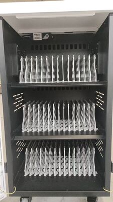 รถเข็นชาร์จ iPad ช่องเสียบไฟ AC รถเข็นชาร์จ 42 ช่อง